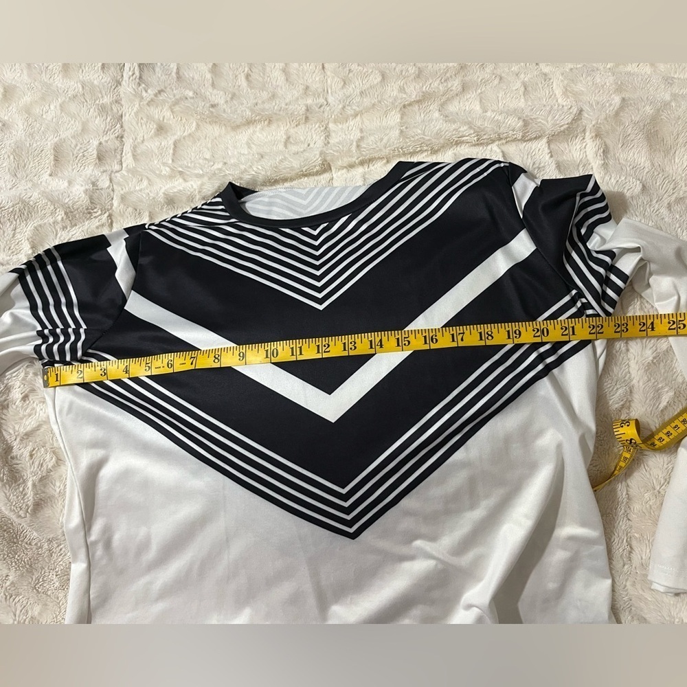 Chic Monochrome Striped Long Sleeve Top - Picture 5 of 7